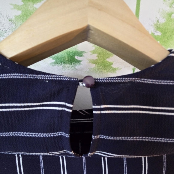 Monteau Striped Two Pocket Top - Picture 4 of 9